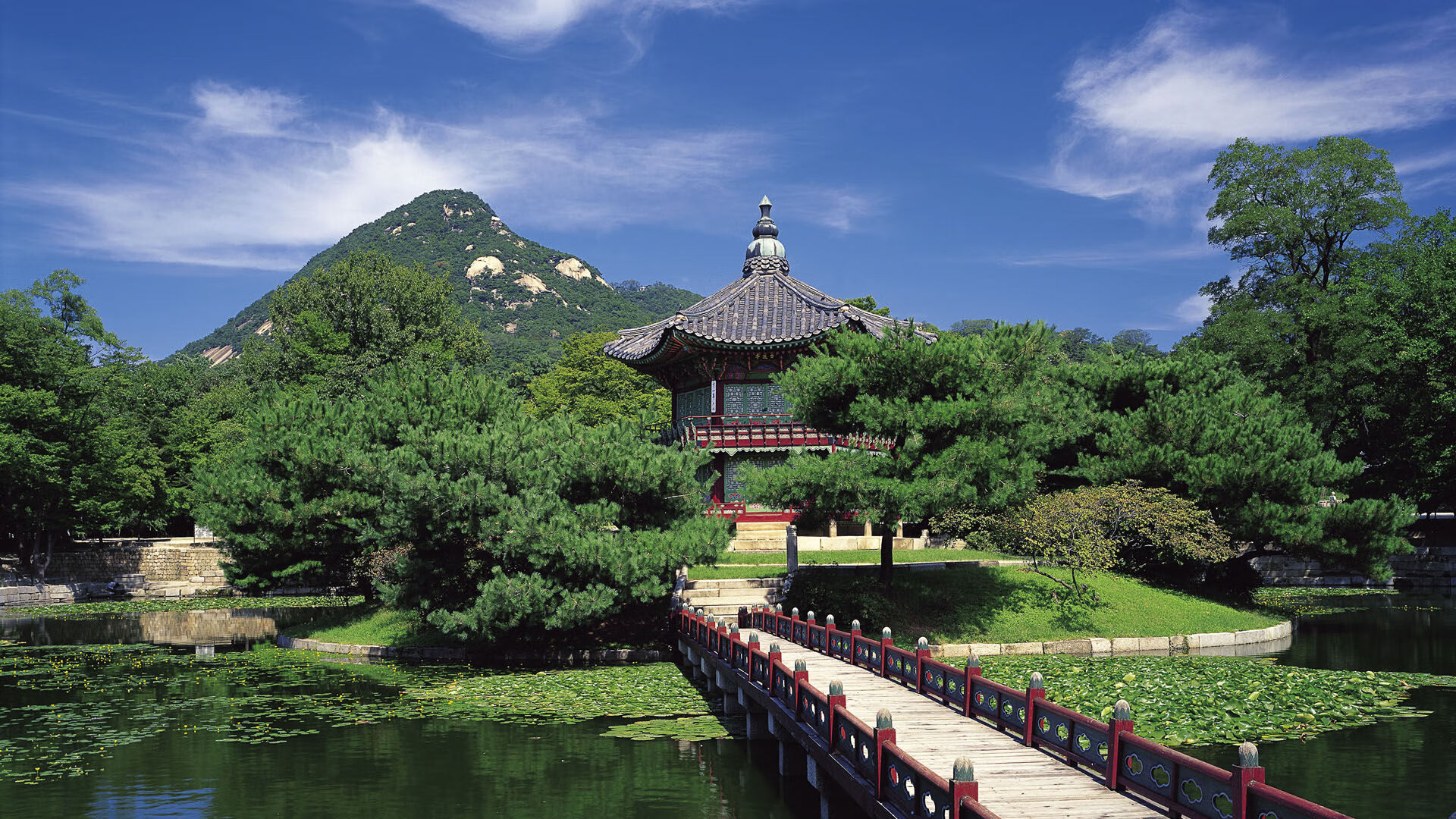 九游体育下载-塞维利亚双中锋组合制造持续威胁，塞维利亚队